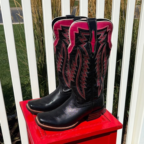 Ariat Shoes - Ariat Women’s Size 7 Cowboy Boots NWOT